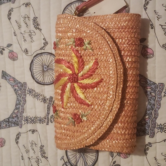 Wicker clutch with strap NWT salmon colored - Picture 2 of 4